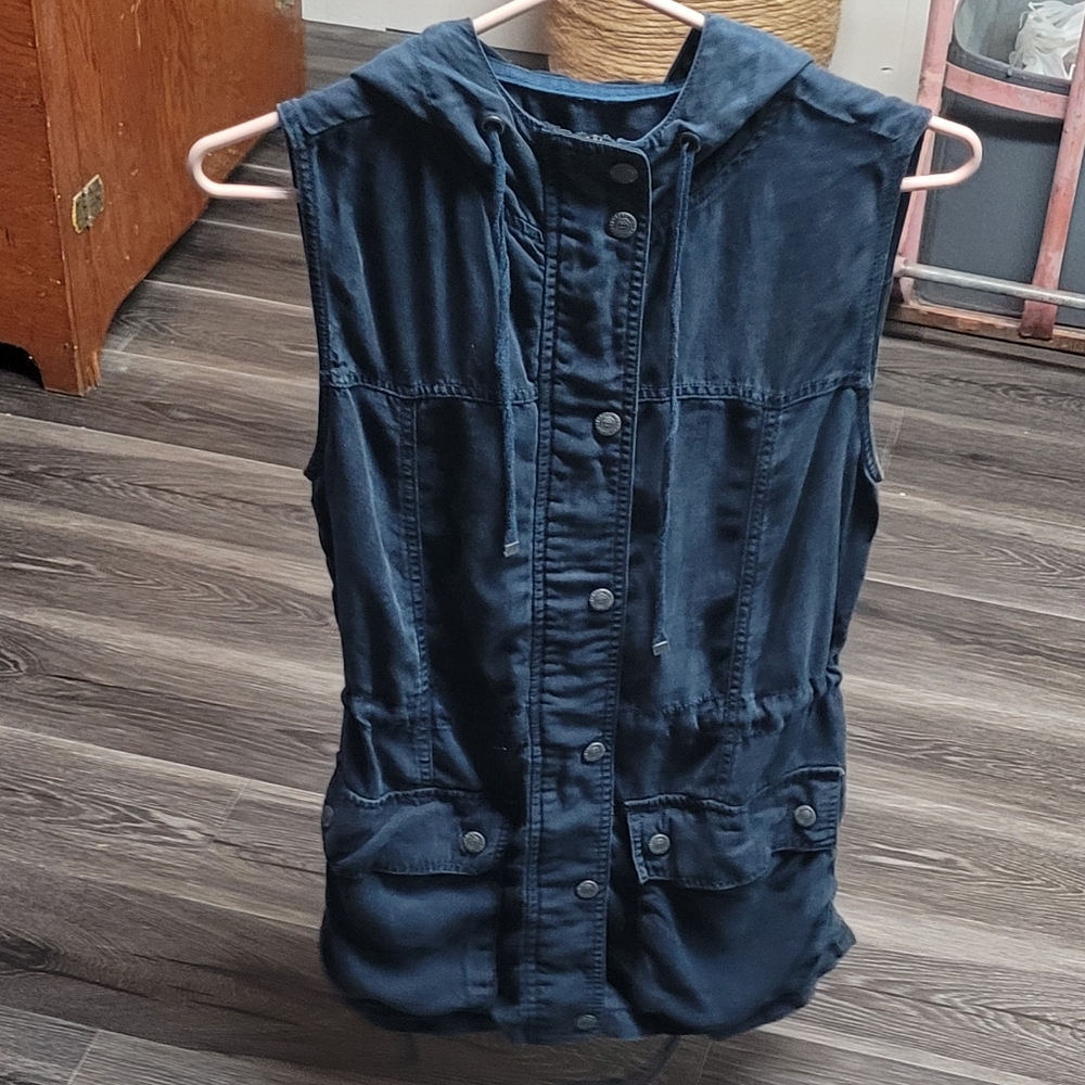 Hooded Button-up Waist Tie Vest by Kenneth Cole